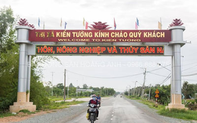 taxi kiến tường